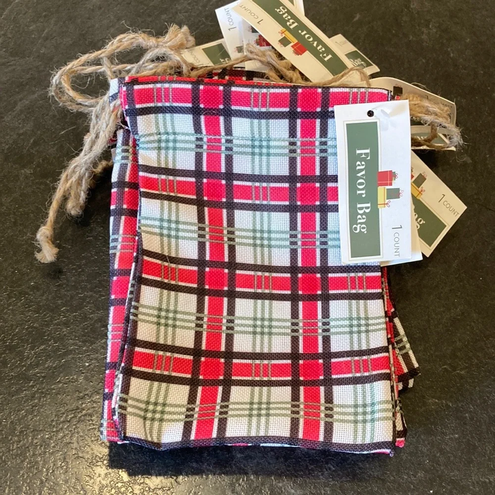 25 Favor Gift Drawstring Party bags - red green black plaid - NWT